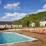 La Cour De La Fleunie 1 *