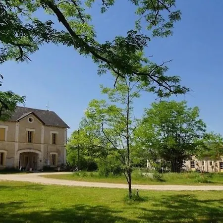 بيت للعطل La Cour De La Fleunie 1