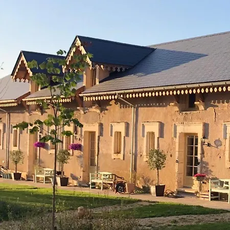 La Cour De La Fleunie 1 بيت للعطل