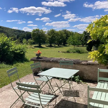 بيت للعطل La Cour De La Fleunie 1