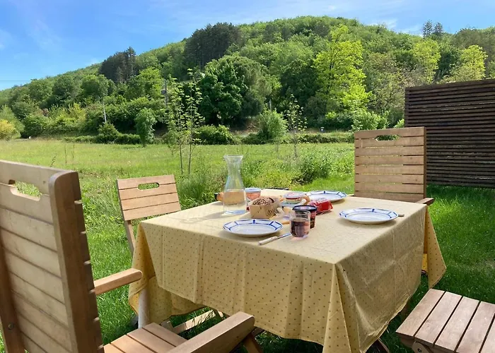 La Cour De La Fleunie 1 *