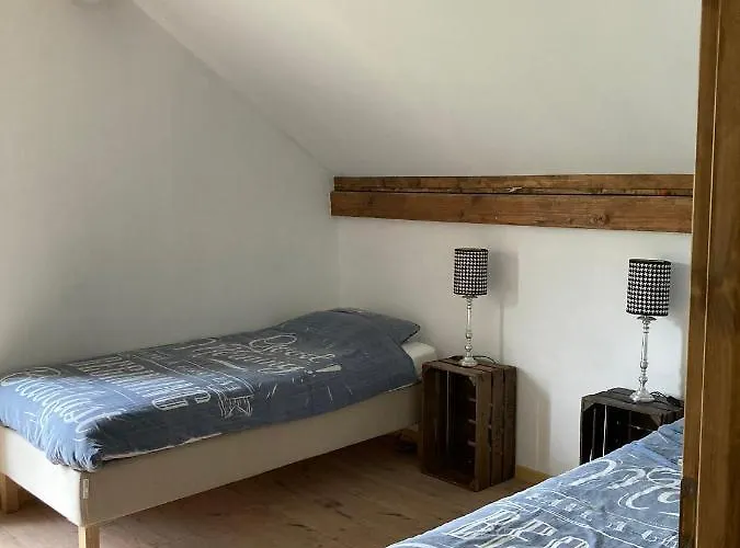 La Cour De La Fleunie 1